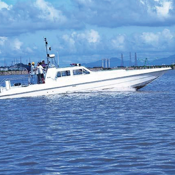 Barco crucero aduanero